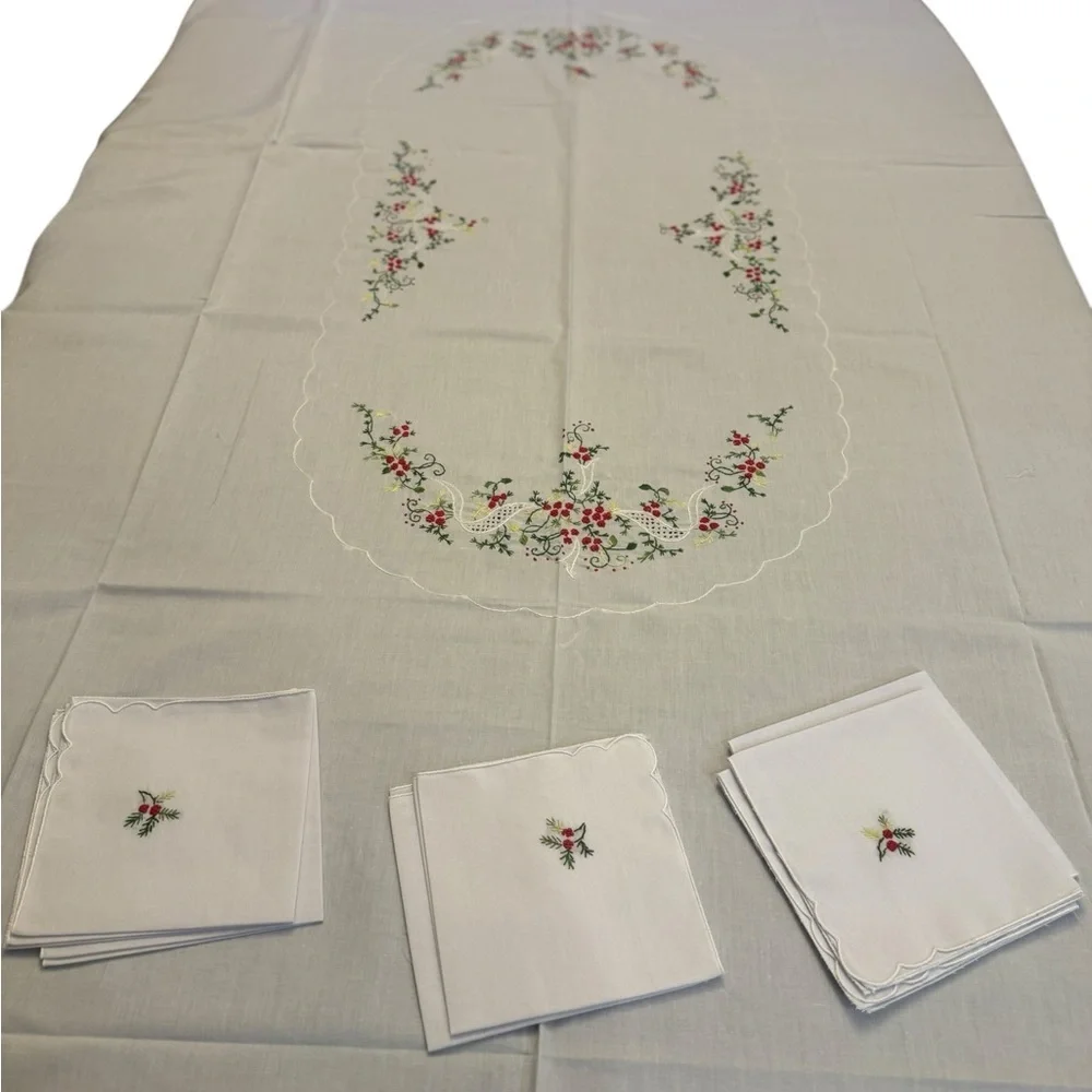 Tablecloth with 8 pices of napkins for the table of six chairs oval shapes chic